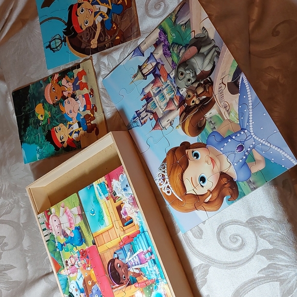 Cardinal•Disney Junior•5 Wood Puzzles• Work-Space/Storage Tray - Picture 2 of 11